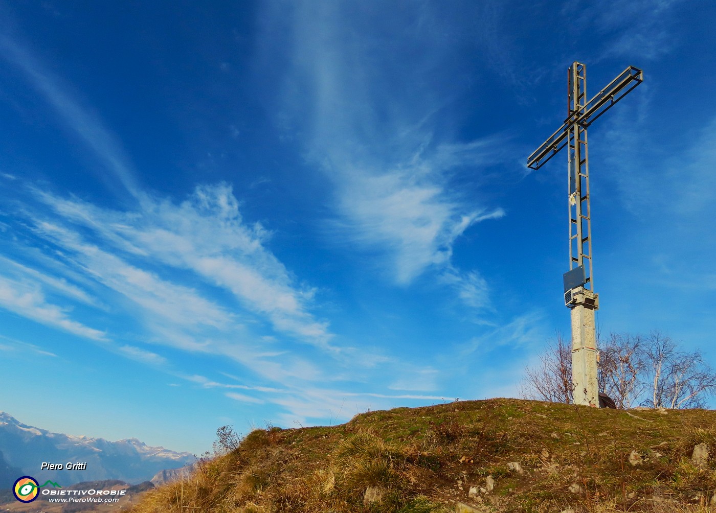01 Alla croce del Monte Gioco (1366 m).JPG